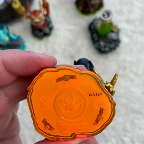 Skylander And Characters Bundle - Picture 15 of 16